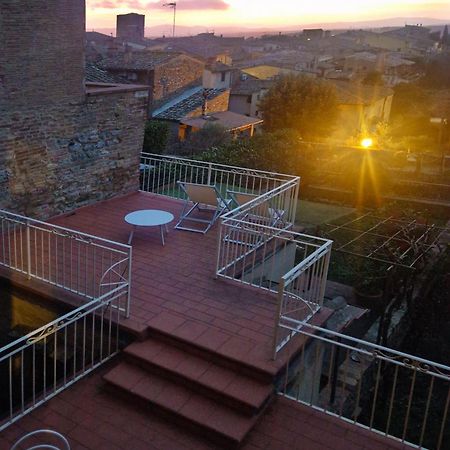 Appartamento Le Palme Con Terrazze In Centro سان جيمينيانو المظهر الخارجي الصورة